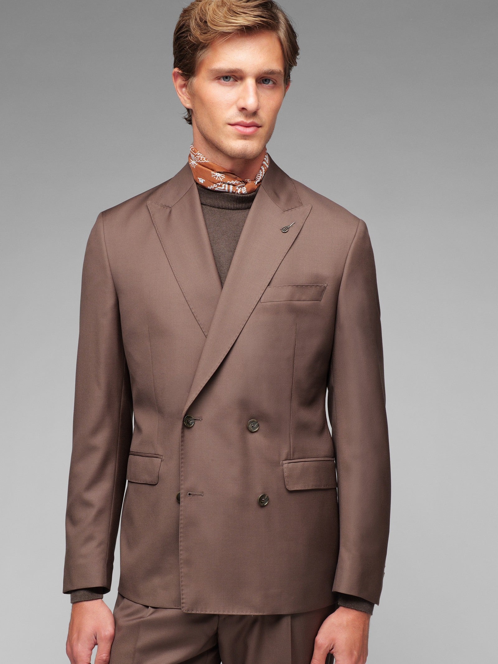 Abito doppiopetto twill lana vergine super 110`s 44 / MARRONE