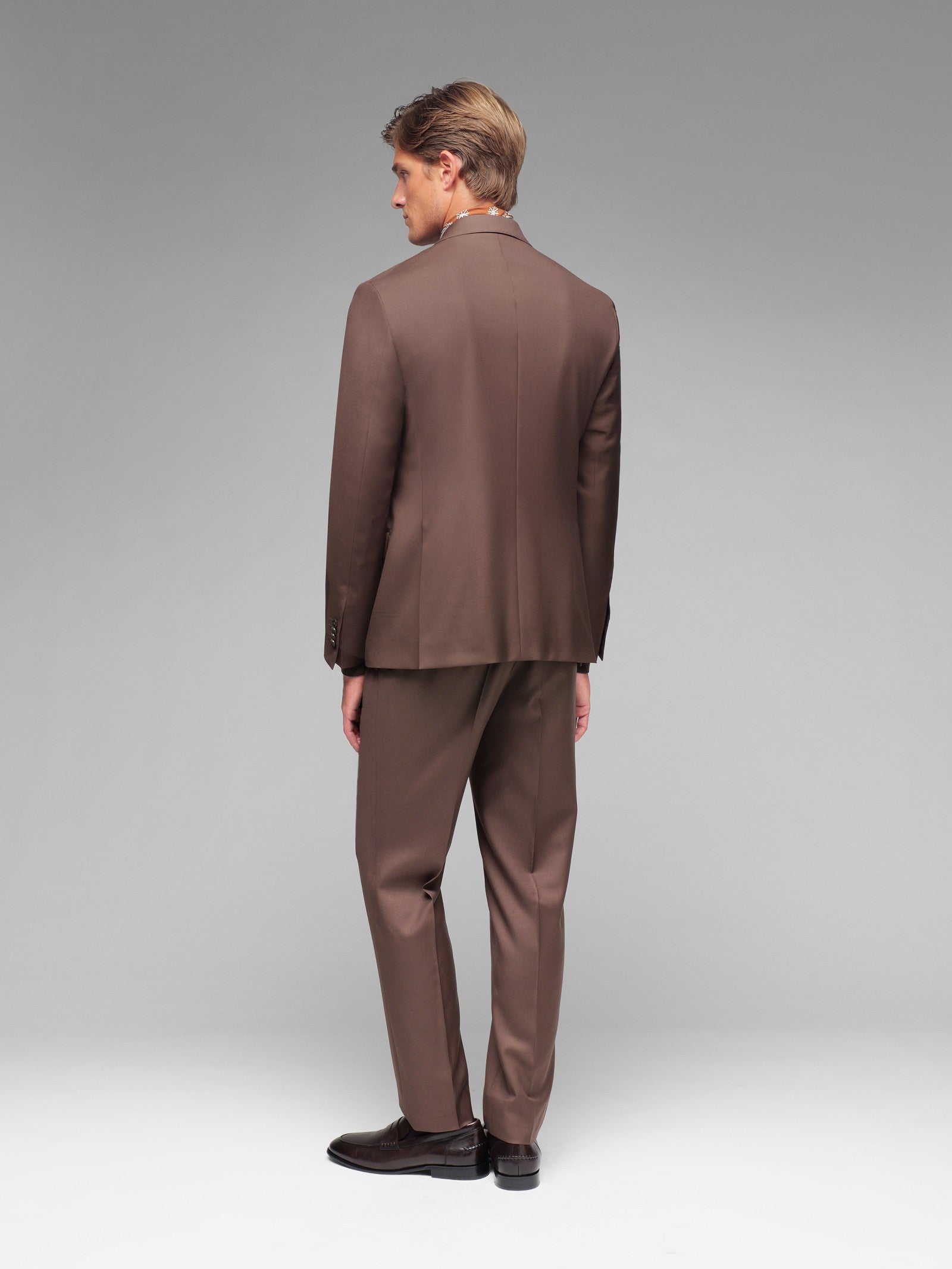 Abito doppiopetto twill lana vergine super 110`s 44 / MARRONE